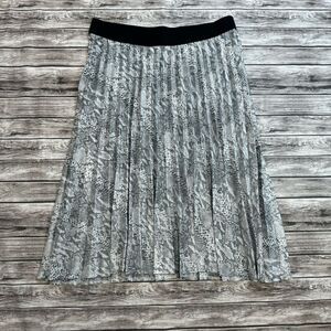 Time and Tru Women's Accordion Pleat Snakeskin Skirt XL Extra Large 16 18 Grey